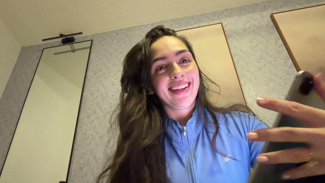 Hariel Ferrari | I RIPPED MY JUMPSUIT AT THE GYM