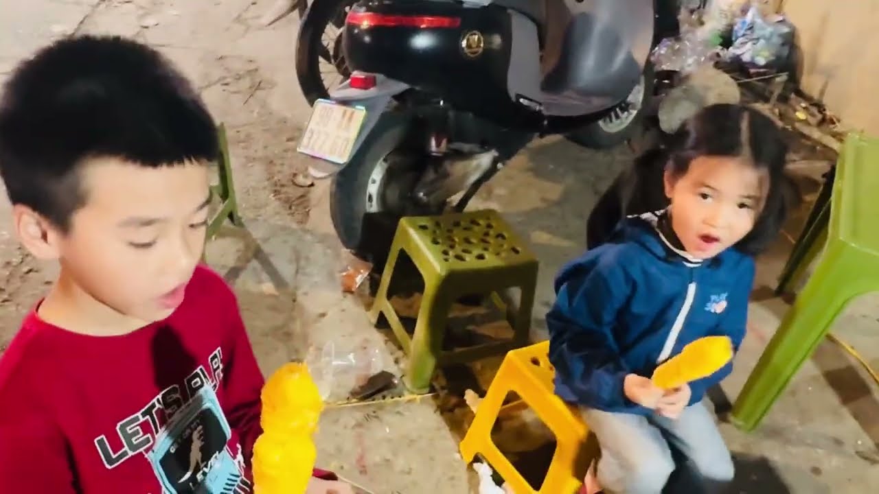 Tiến & Châu chơi hội gặp bà Thơ 😆