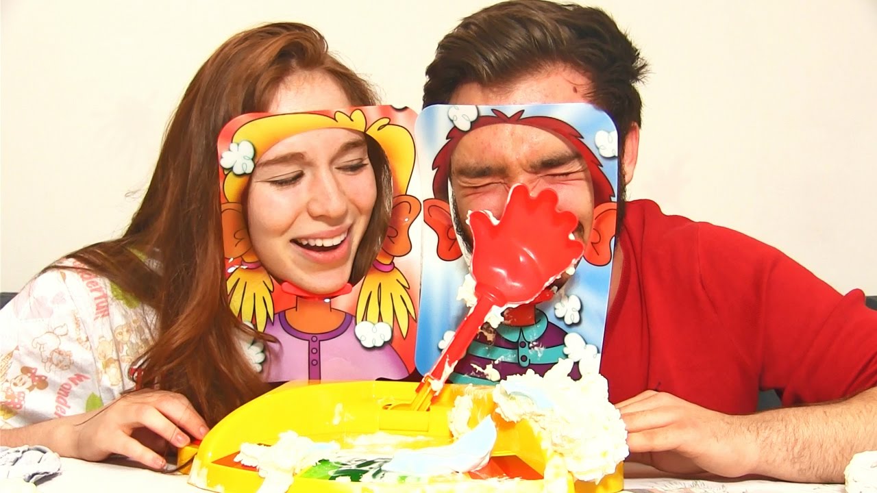 NOUVEAU PIE FACE CHALLENGE en COUPLE ! Mousse à raser VS Chantilly !