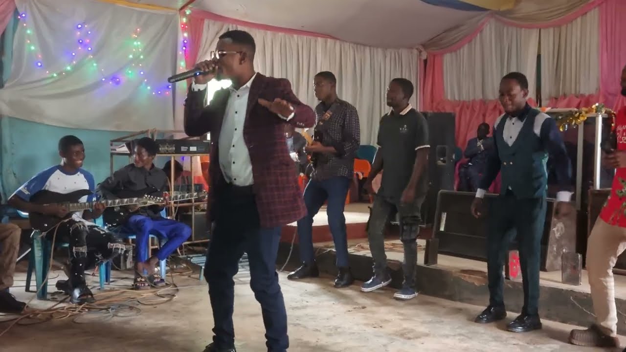 SHIKA KICHWA by VIJANA wa Yesu Band