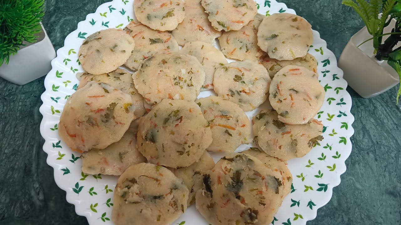 Soft & Spongy Idli Recipe | South Indian Breakfast #idlirecipe #idli #indianfood 