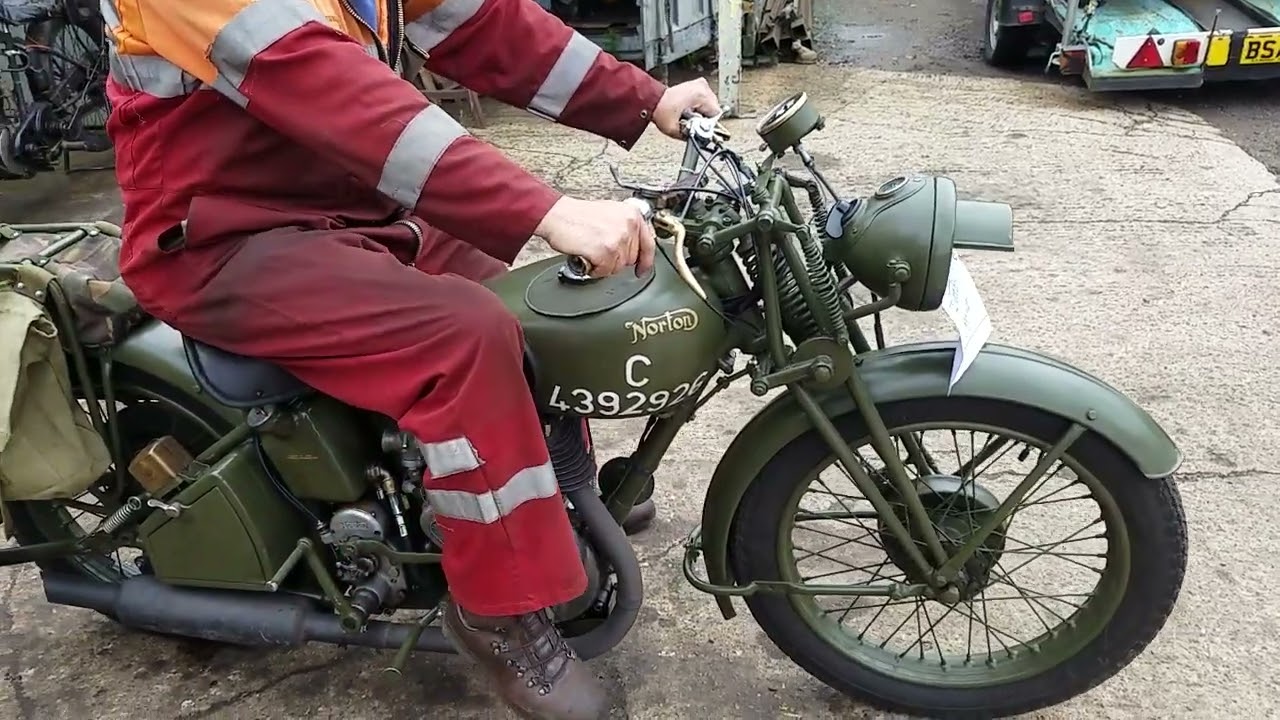 1941 Norton WD 16H 500cc at Andy Tiernans #08571NRT