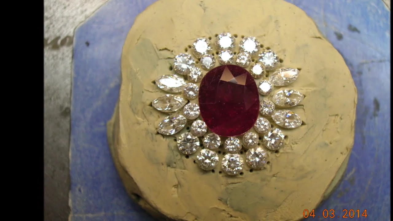 hacer sortija de rubí y diamantes artesana en Heral joyeros