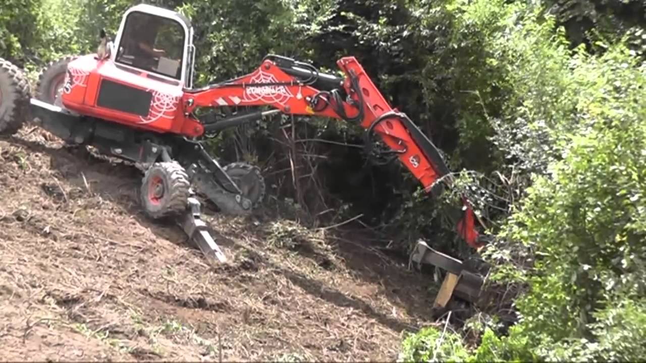 Schreitbagger Euromach beim mulchen