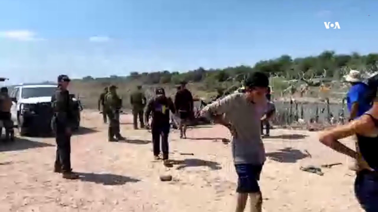 VOA EN VIVO | Migrantes deciden saltar alambre de púas para ingresar a EEUU