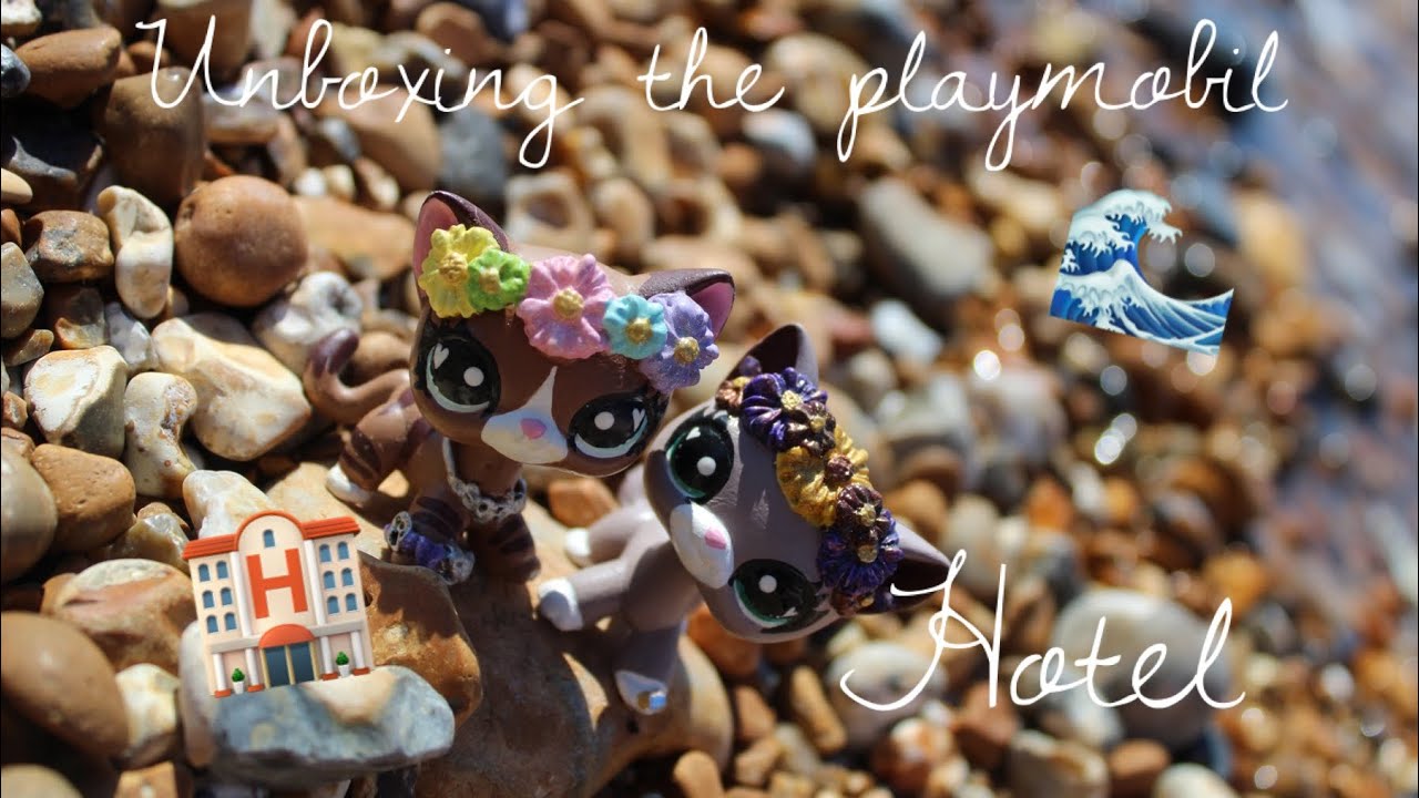 Lps unboxing a playmobil hotel from lps Emily’s hotel mess up 🥰