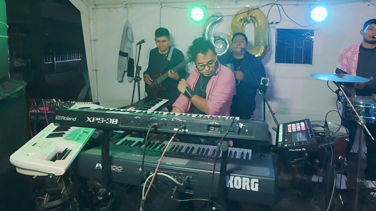 Feliz Feliz (Live) Carly Alvarez y El Team Del Swing