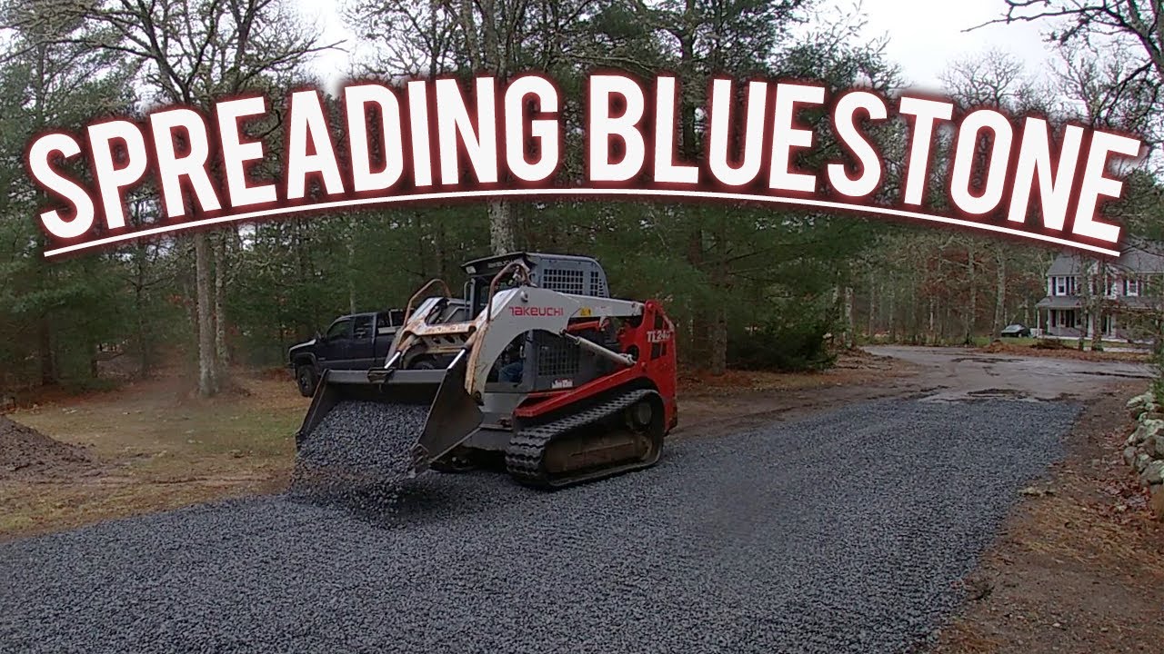 Skidsteer разбрасывает Bluestone!
