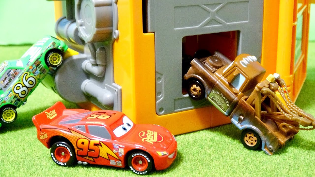 トミカくみたてマシンで カーズのみんながかっこいい車を組み立てたよ!