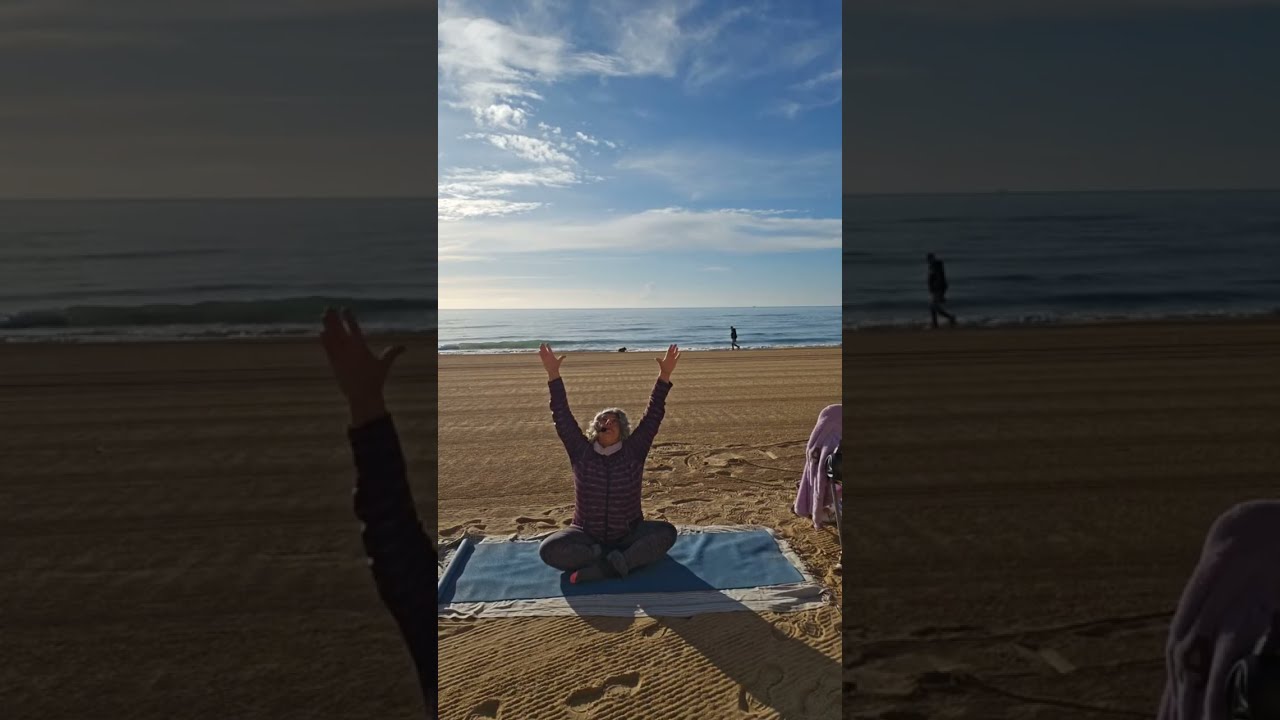 Daily Live Yoga 50+ | Strength, stretch & Balance