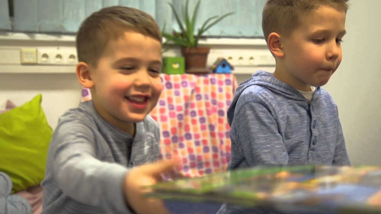 Gyerekek Garfieldról és a matricagyűjtésről :)