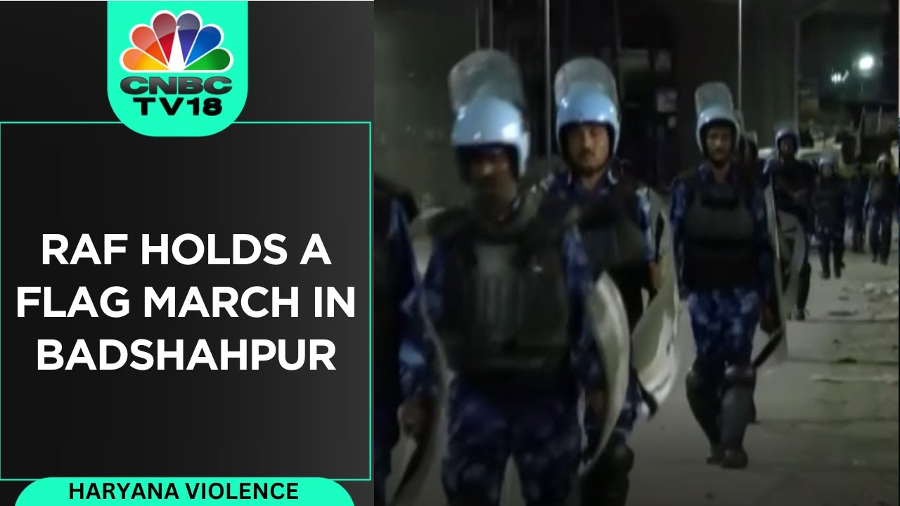 Haryana Communal Violence: Rapid Action Force Holds A Flag March in Gurugram's Badshahpur
