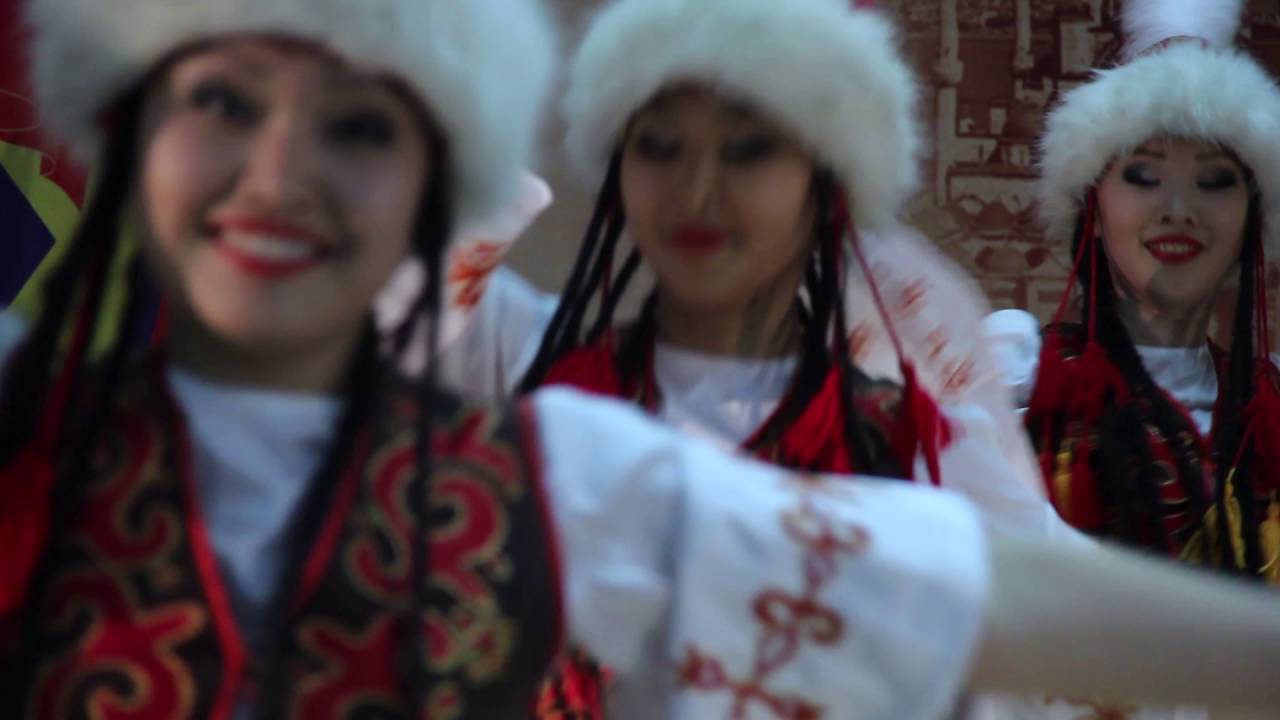 Manas'ın Kızları Dans Topluluğu Gül Deste Гүл десте
