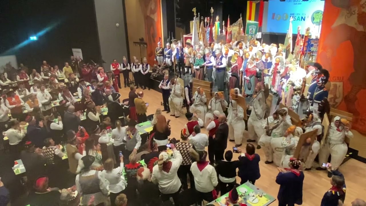 Einzug der Historische Narrozunft Villingen beim Festakt 100 Jahre VSAN in Bad Saulgau