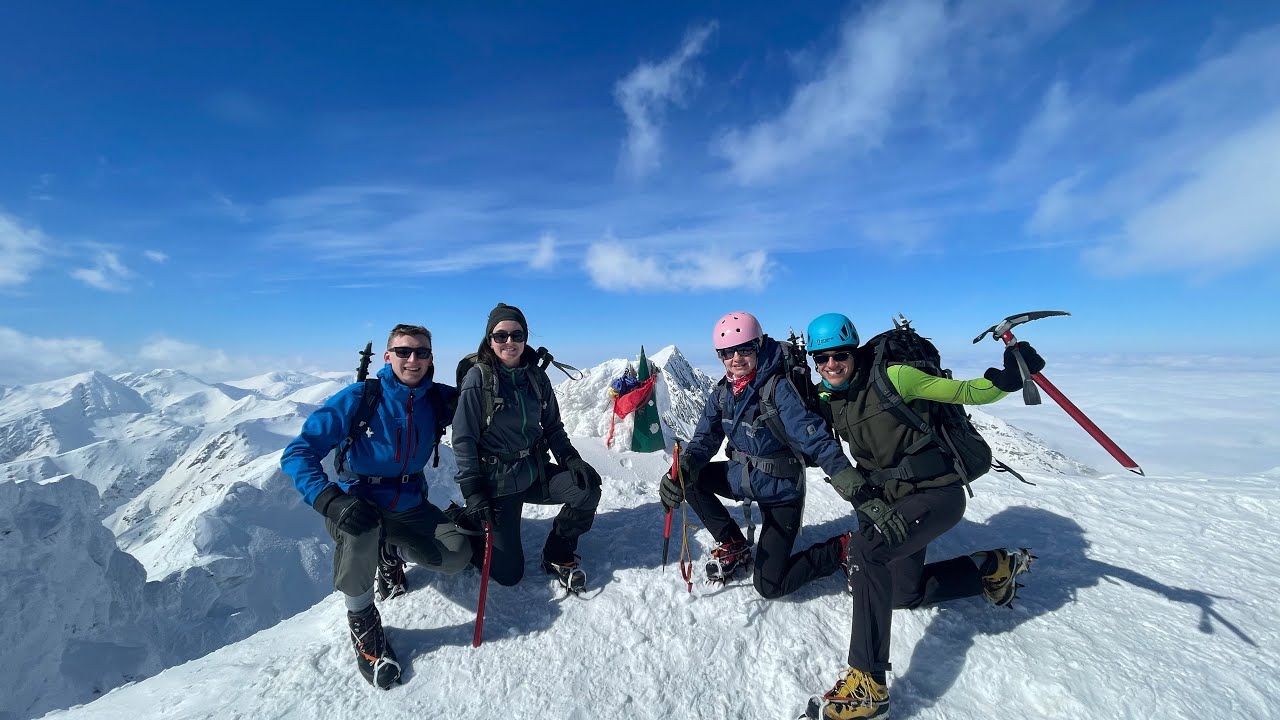 Everestu' și Lhotse ale corporatiștilor. Lespezi & Cornul Călțunului