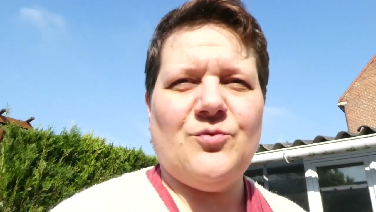 Vlog 10 : Nouvelle jardinière , Enfin je rempote , Je suis 'un peu' Enervée'  😁