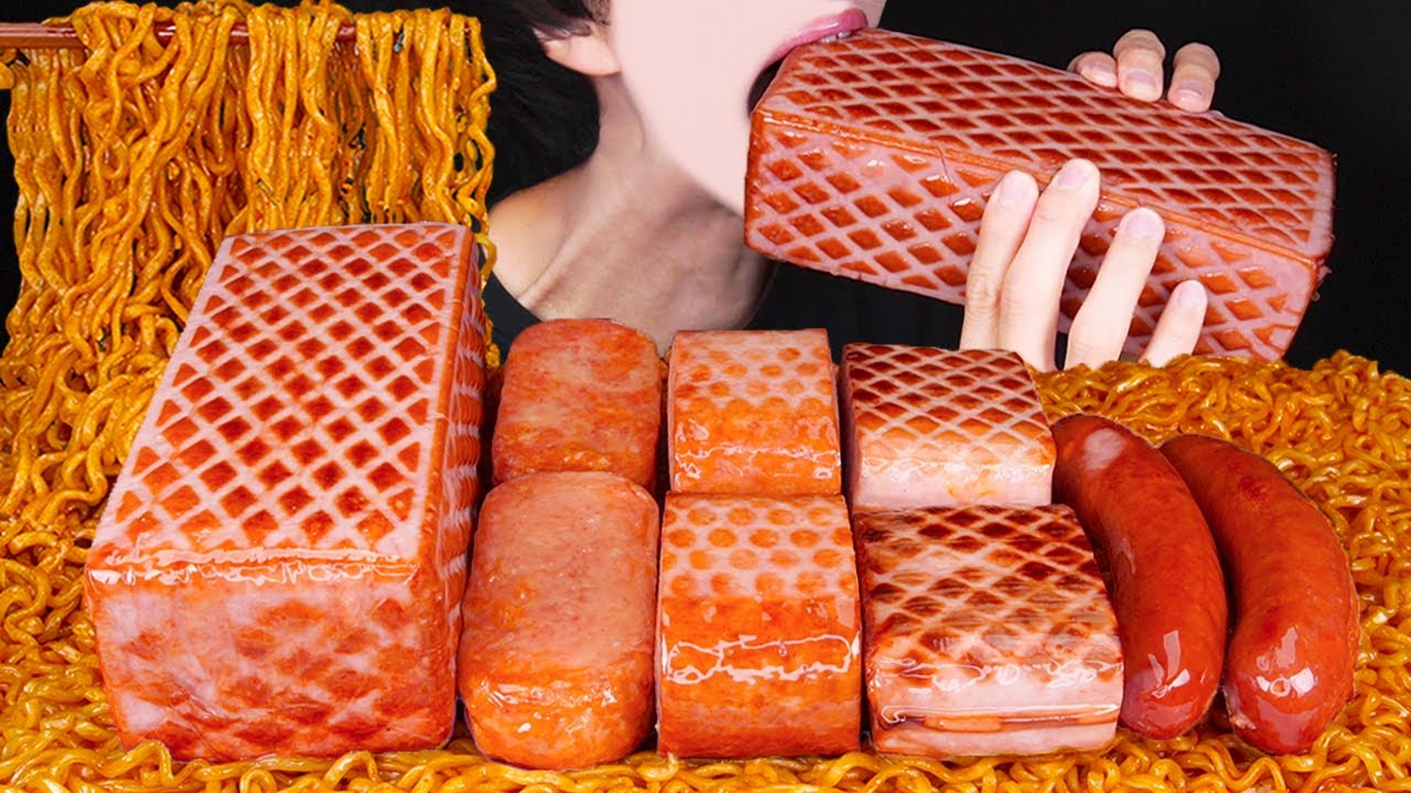 ASMR GIANT SAUSAGE SPAM FIRE NOODLES CHEESY COOKING MUKBANG 소세지 스팸 먹방 ソーセージ 咀嚼音 Sosis EATING SOUNDS