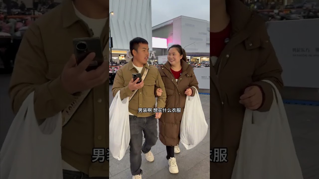 以前经常跟着大嫂来杭州四季青进货，这次来杭州正好带清植来看看逛逛，把结婚要穿的衣服买了。遇到一个认识做女装的大美女，我的衣服就在她家都搞定了，款式价格都不错，接着陪清植逛男装，清植穿上西装真的很帅，