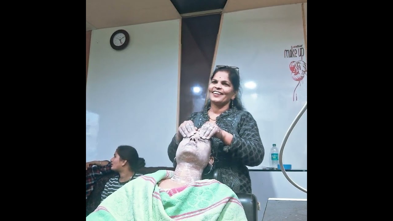 Dekhiye kitna natural glow aya hai book your appointment now 