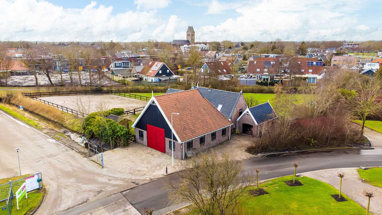 Exclusief wonen met paarden aan huis in Stiens, It Noarderfjild 18 - Makelaardij Friesland
