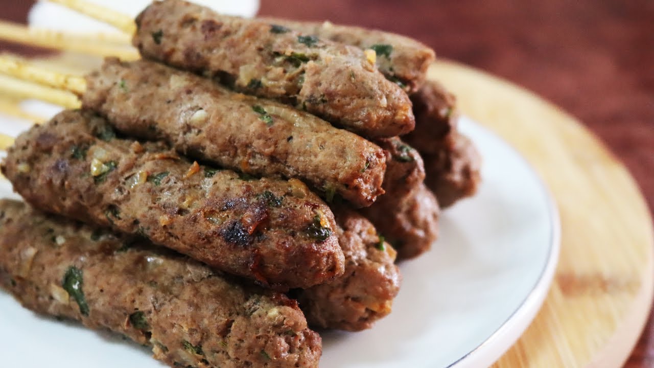 Como hacer kebab con carne molida y una rica salsa de yogurt para acompa&ntilde;ar 🍖🤤🥩