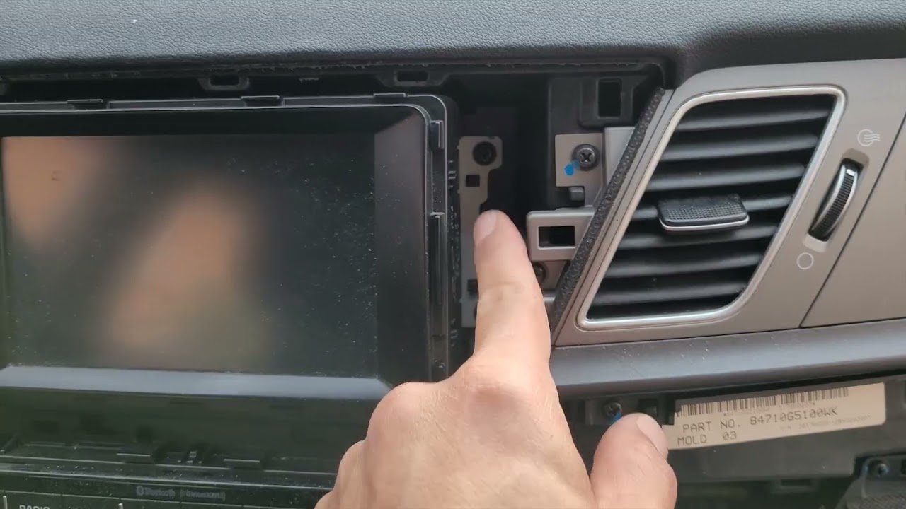 Как снять радиоприемник KIA Niro 2017-2020.