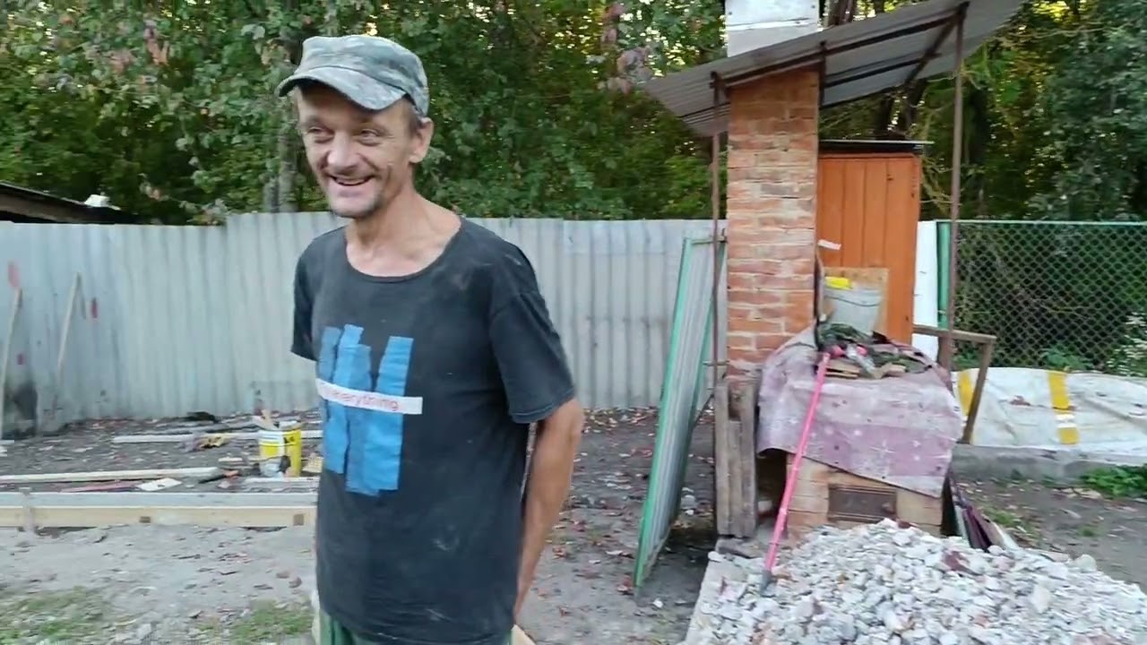 Съездили на самосбор яблок. Высушили виноград в самодельной сушилке. Очищаем орех.