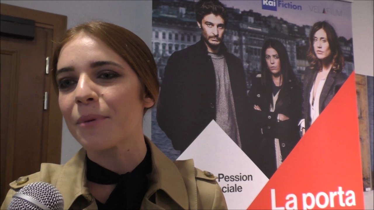 Videointervista a Valentina Romani, ne La porta rossa, su SpettacoloMania.it