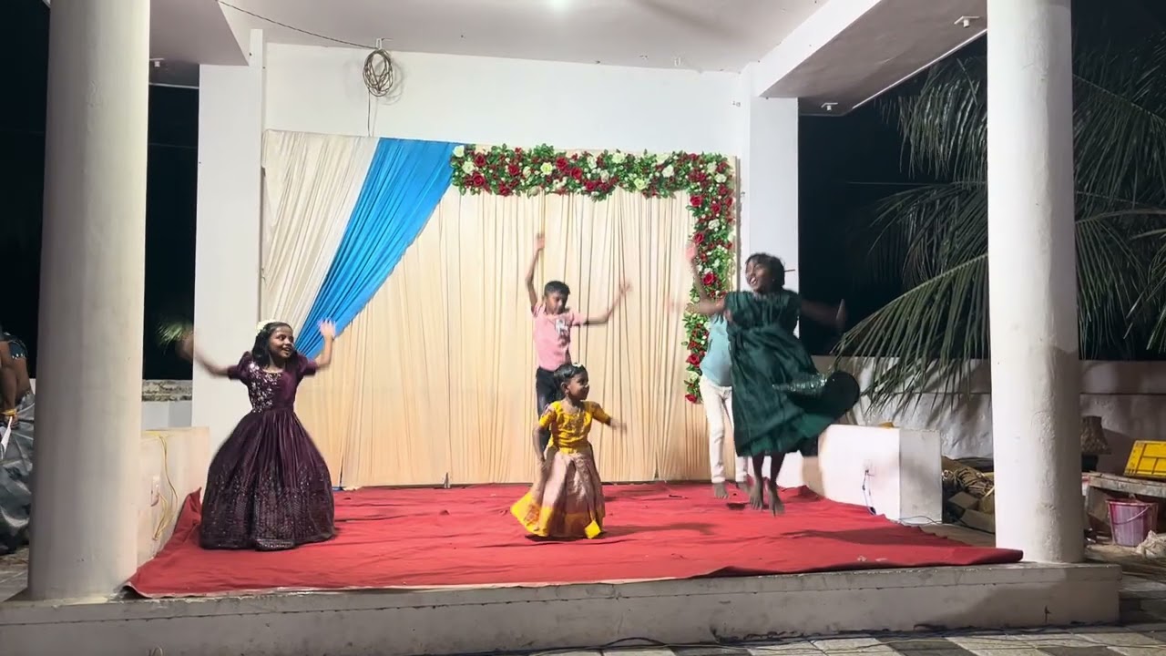 CHRISTMAS - INFANT CHILDREN DANCE