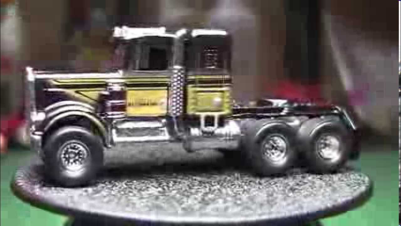 Hot Wheels Retro Entertainment G Case Smokey & the Bandit '75 Kenworth W900