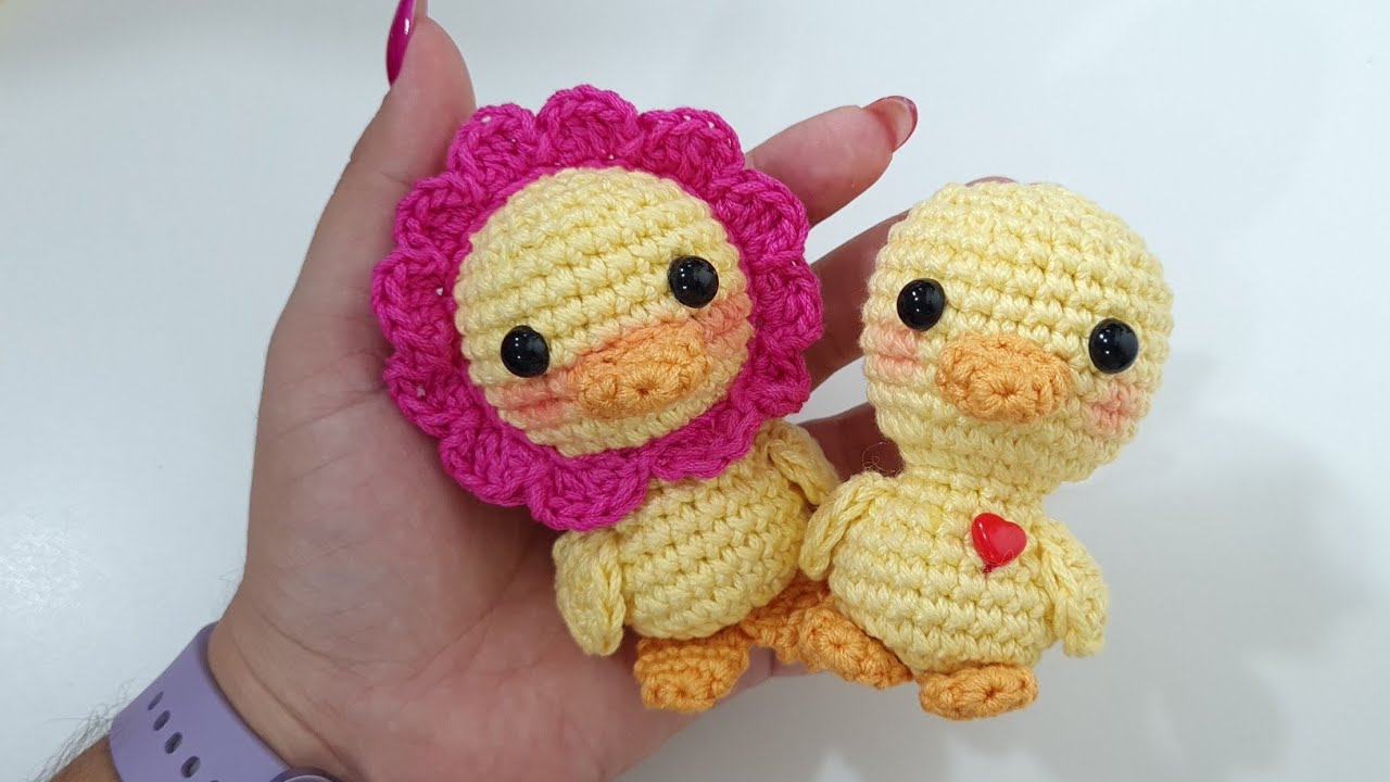 DIY Flor patito tejido a crochet -  Amigurumi pato o patito a crochet - Keychain amigurumi duckling
