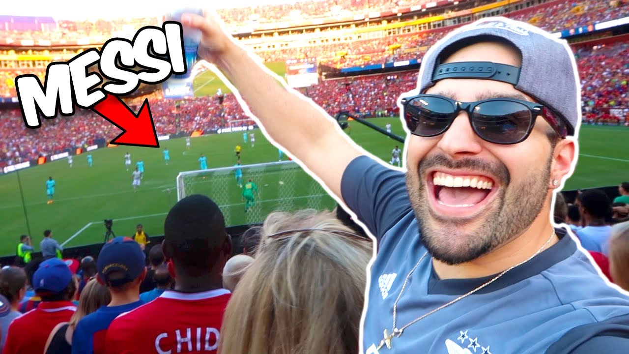 REACTING TO MESSI & NEYMAR PLAYING LIVE *FOOTBALL VLOG*