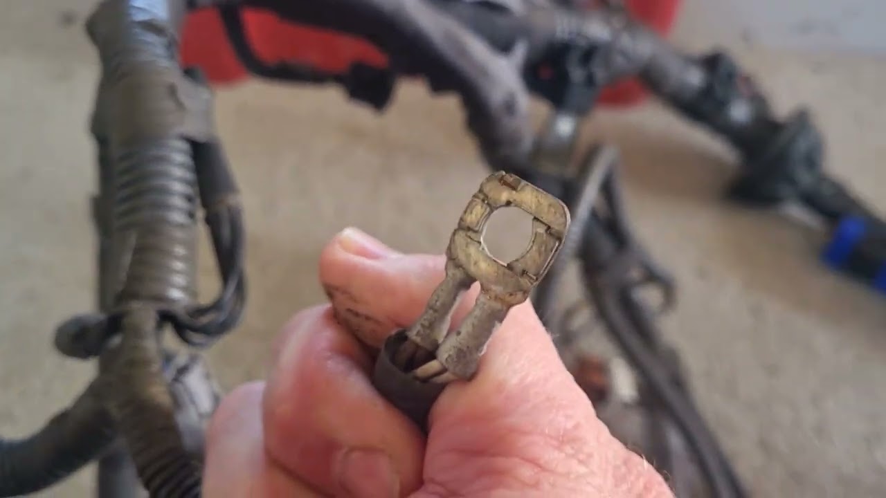 Toyota Hilux KUN15 KUN16 KUN25 KUN26 1KD engine loom earths location