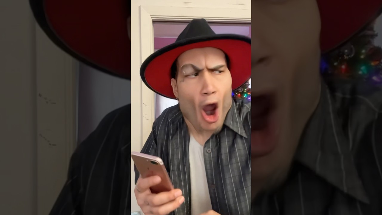 When dads phone connects to the TV💀🤣#funnyshorts #comedy #shorts