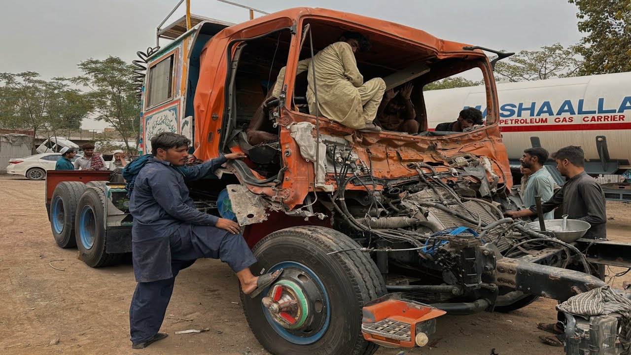 Brutally Crashed Truck Restored in a Unique Way | Incredible Pakistani Workshop Skill