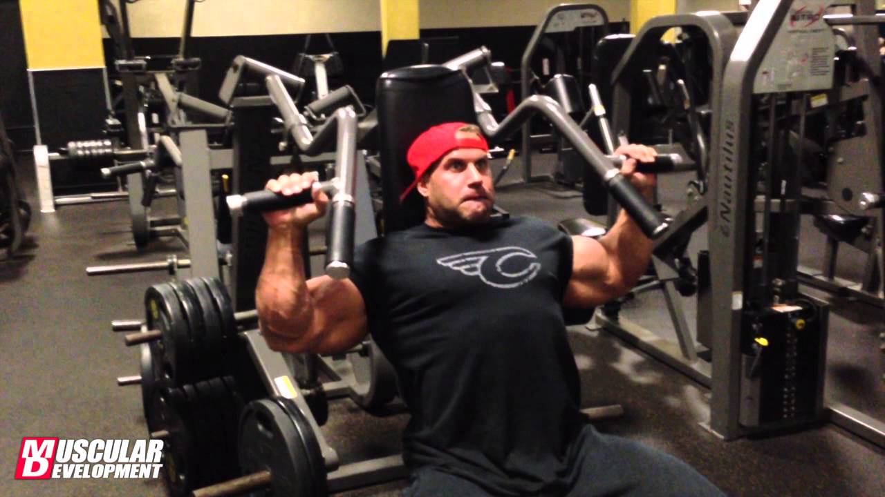 Jay Cutler trains delts at Golds Venice