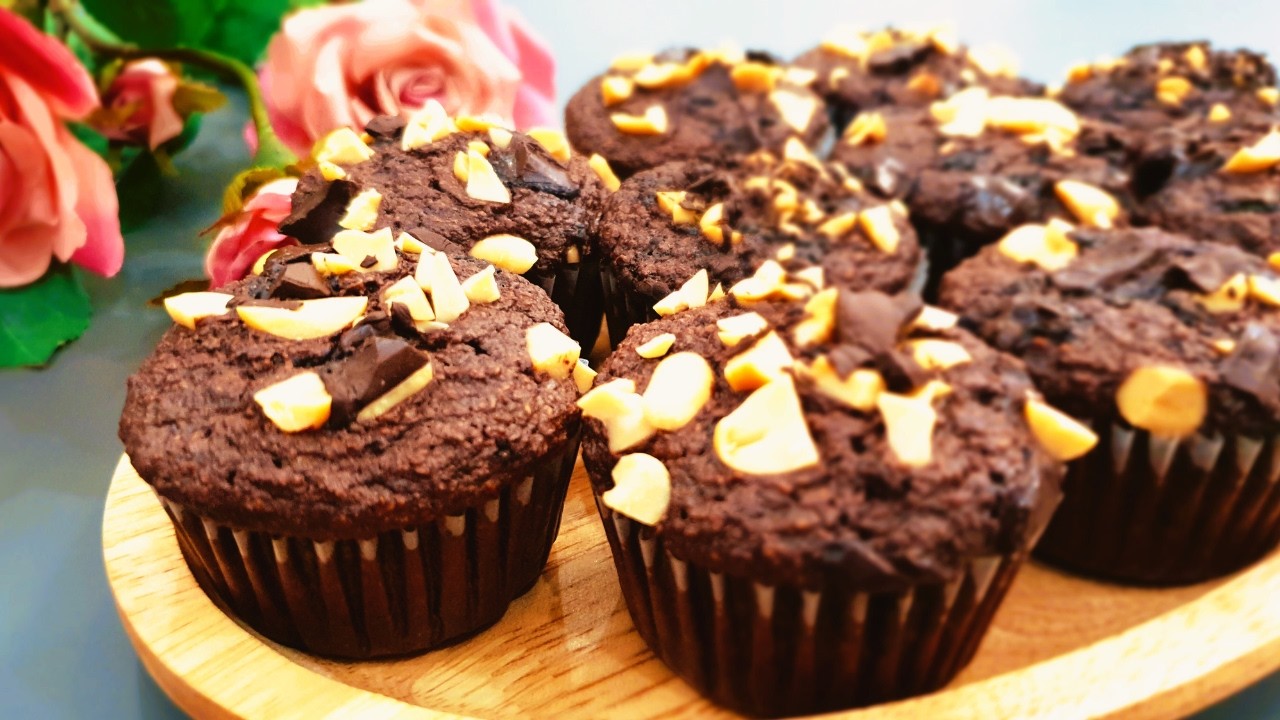 Healthy Chocolate Oatmeal Cupcakes You’ll Crave Daily! Moist & Fluffy, Without Flour!