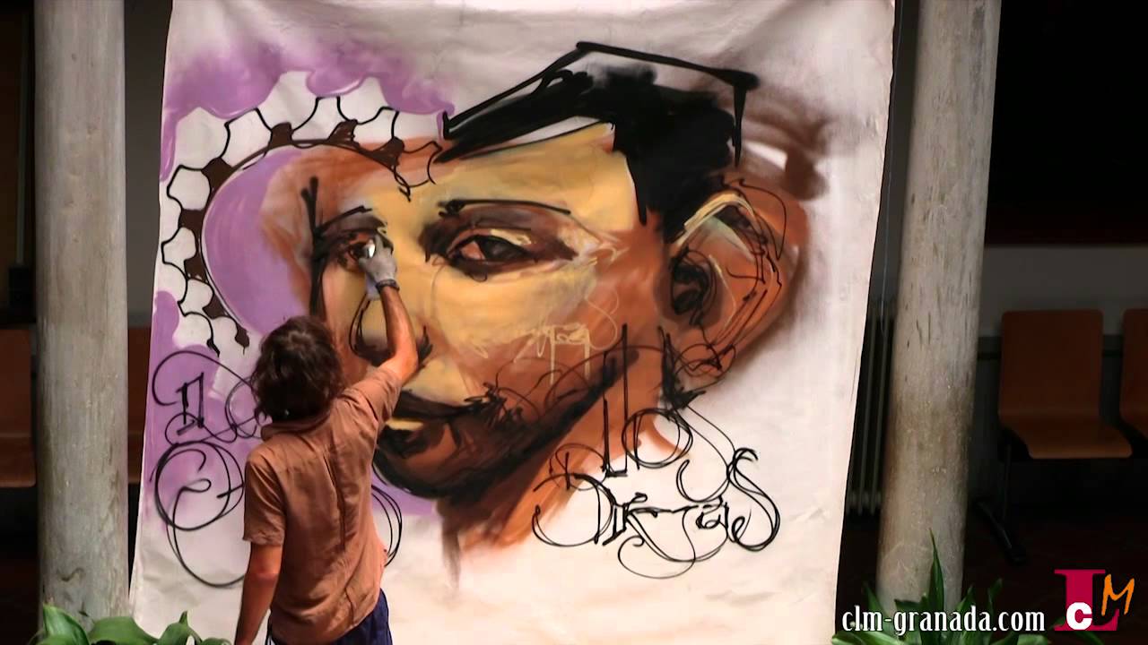 El niño de las pinturas en el Centro de Lenguas Modernas de la Universidad de Granada.