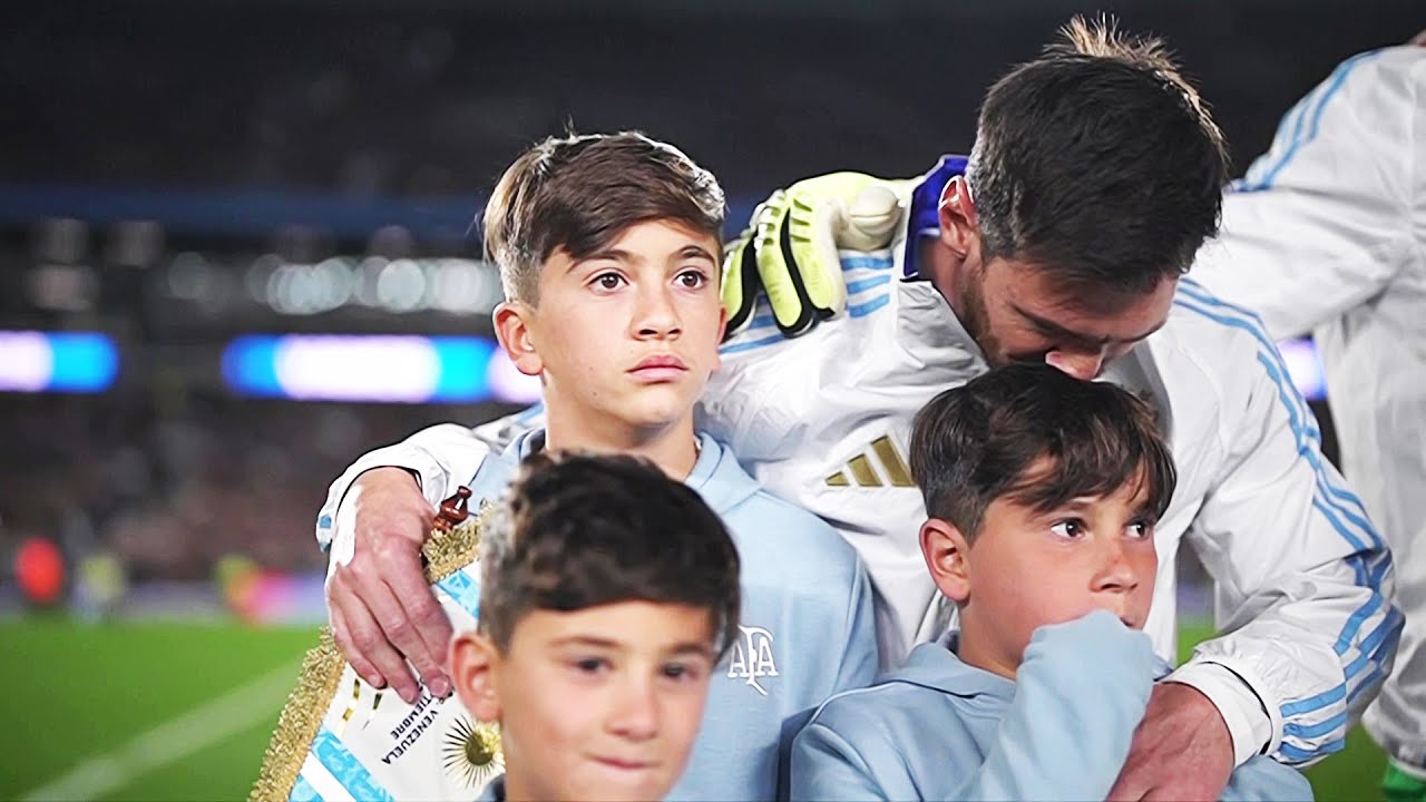 Messi Crying - last national anthem at home