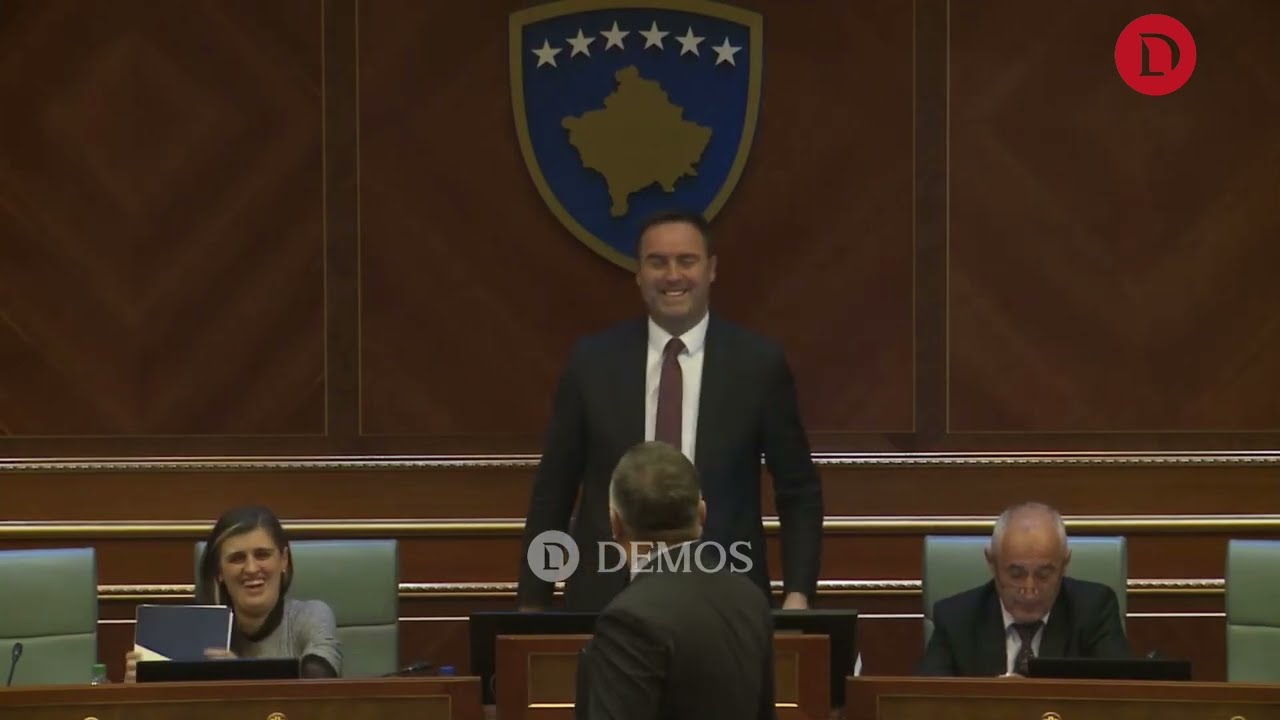 Besnik Tahiri e Pal Lekaj surprizojnë Glauk Konjufcën - Të qeshura pa fund mes deputetëve