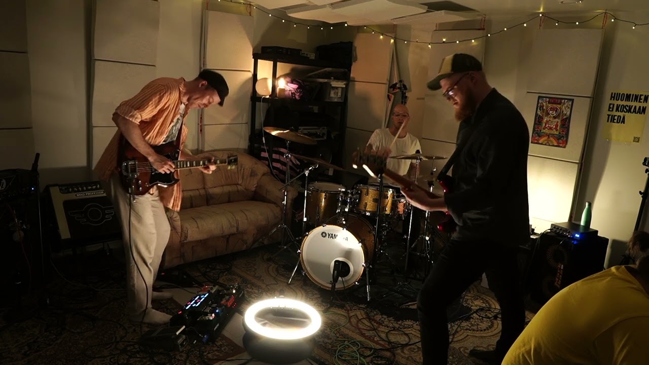 Kuningaskobra / Snake Charmer, Studiolive in Vallila