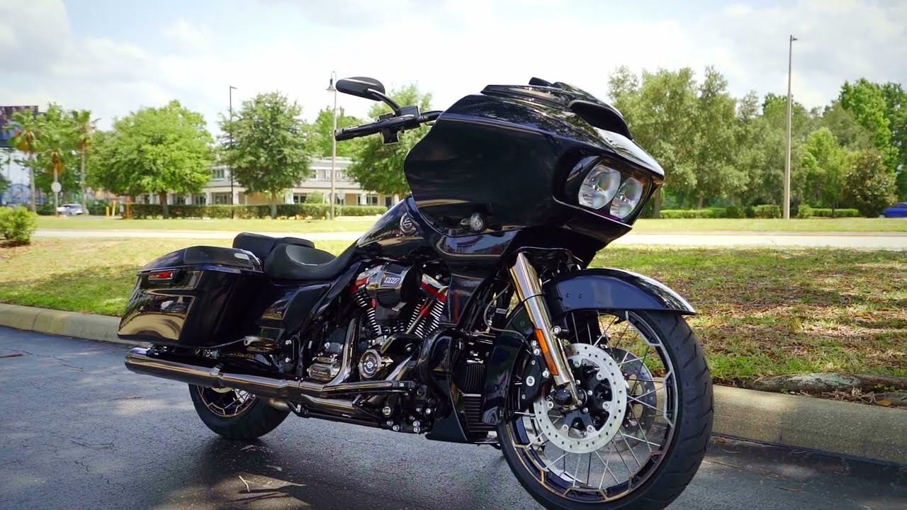 2022 Harley-Davidson CVO Road Glide Blue Steel - Walkaround REVIEW