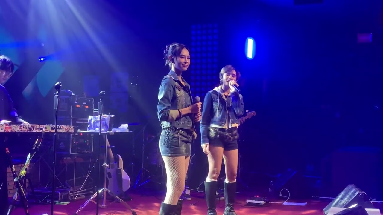 คอนเสิร์ต#เจ้าดอกจำปา(ເຈົ້າດອກຈຳປາ เมล ตวิษา-ตุ๊กตานริศรา ร้านตากอากาศแสดงสด
