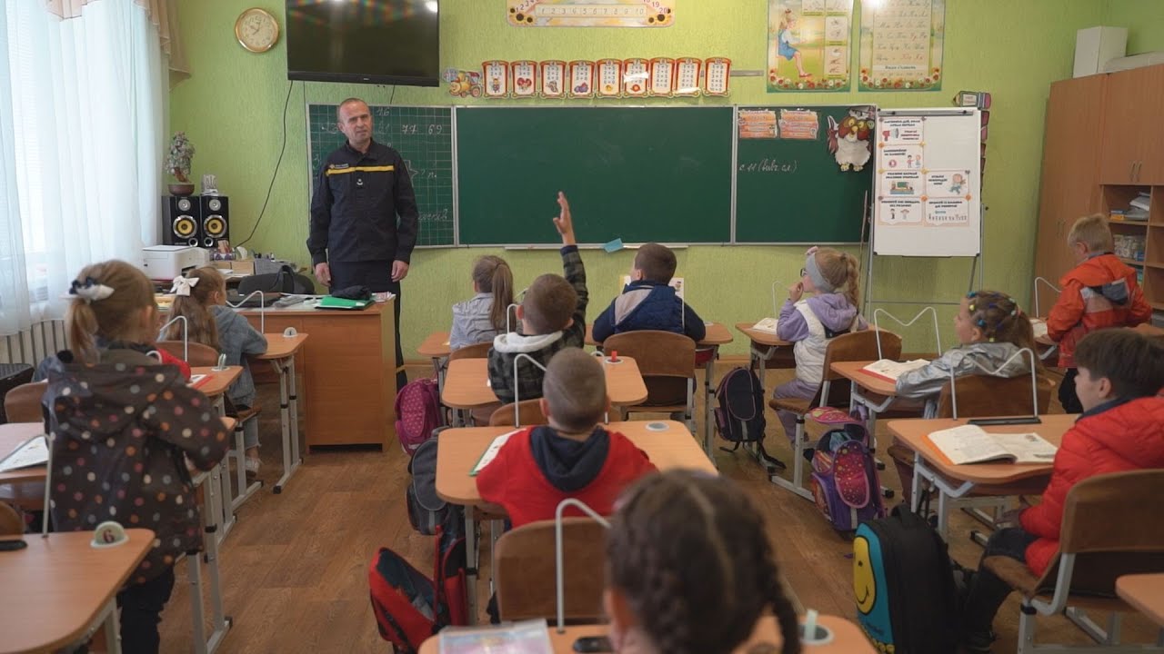 Повітряна тривога і похід в укриття. У одній із гімназій міста провели урок безпеки