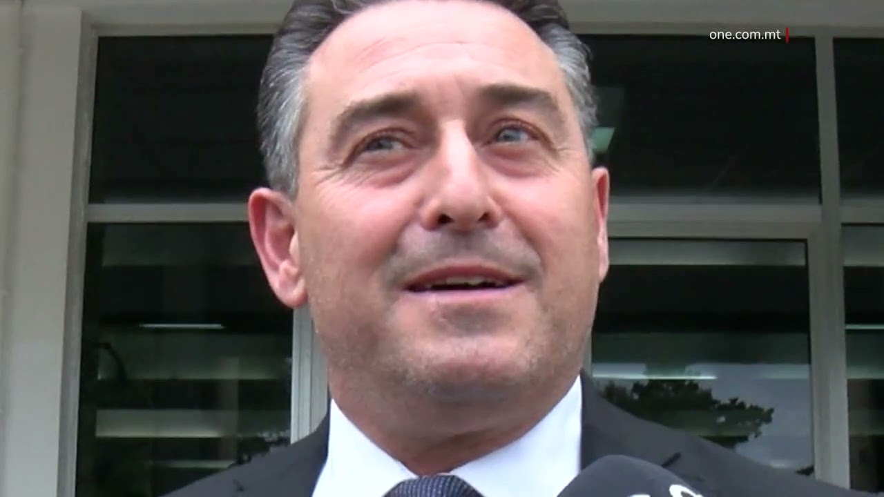 BERNARD GRECH SKOMDU QUDDIEM IŻJED ŻBALJI FIL-MANIFEST