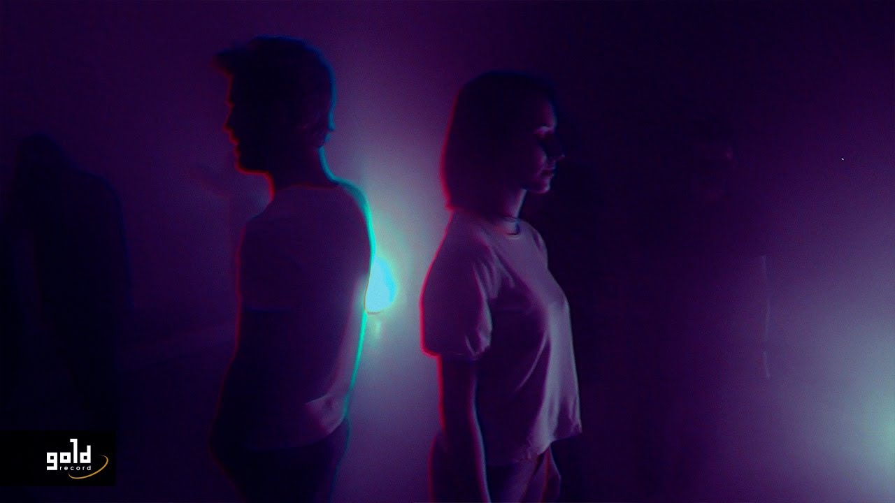 THE CARBONFOOLS &ndash; Szobadiszk&oacute; (feat. Charga) | Official Music Video
