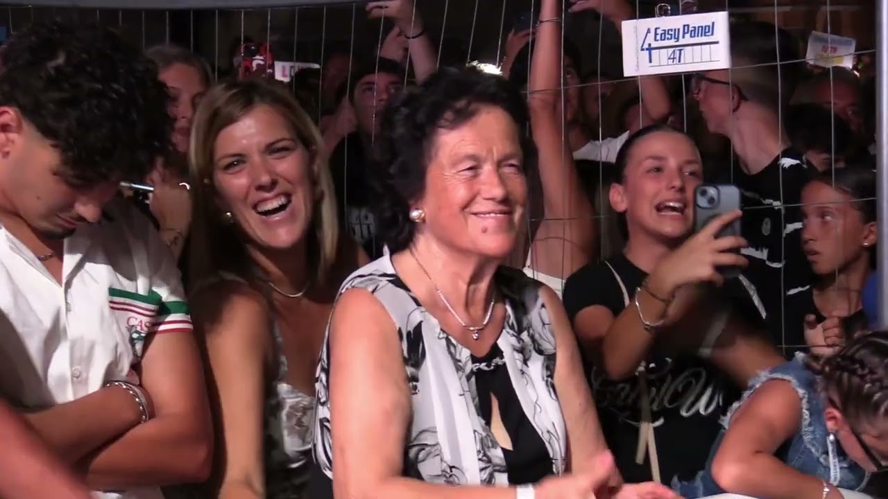 Crotone Camil Way emoziona il pubblico sul lungomare musica e vita