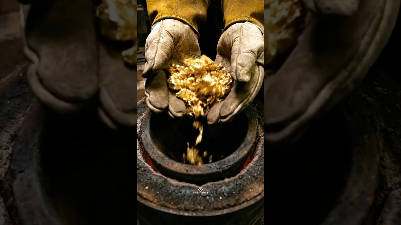 One Strike Revealed What Was Hidden in This Quartz #shorts #goldhunting