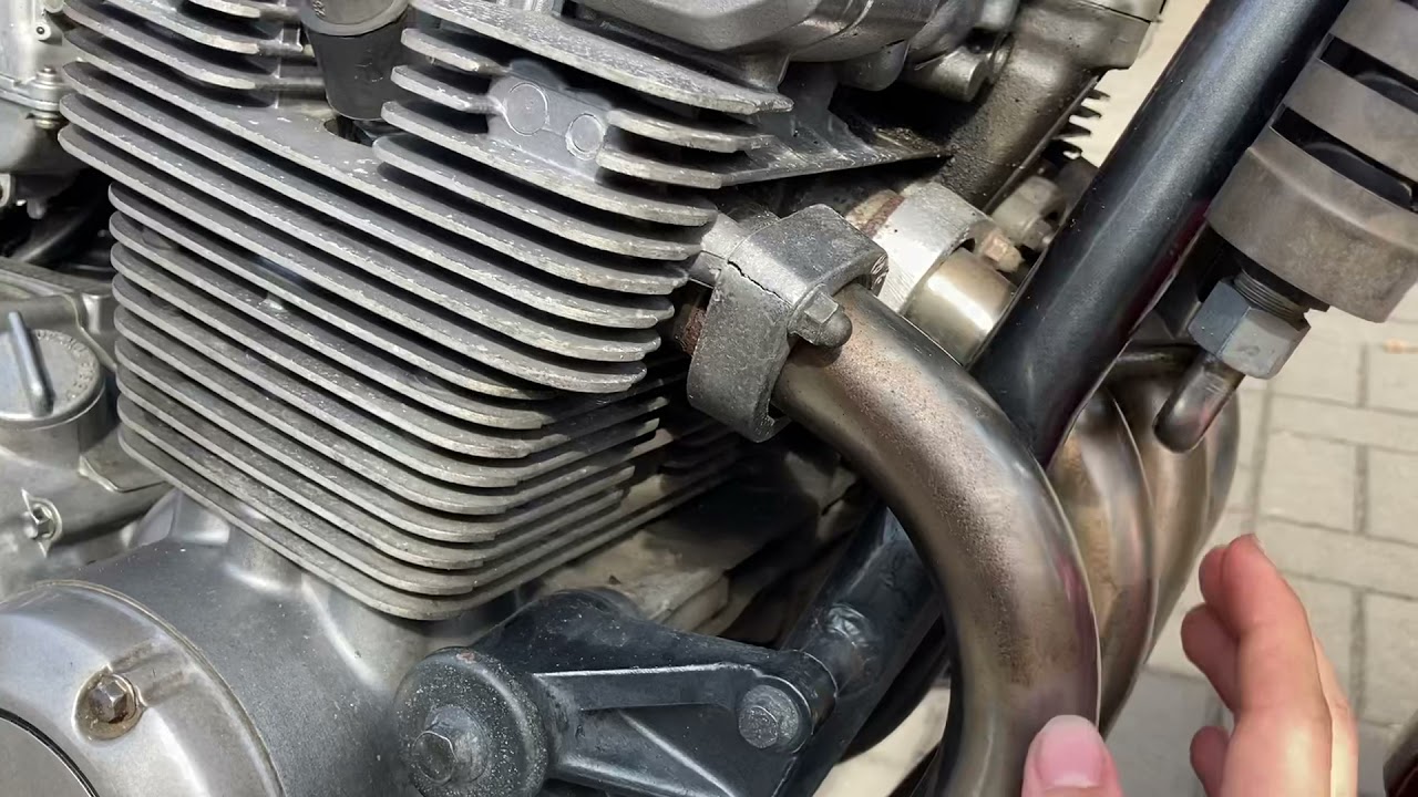 Kawasaki Zephyr 550 - cold start, factory exhaust