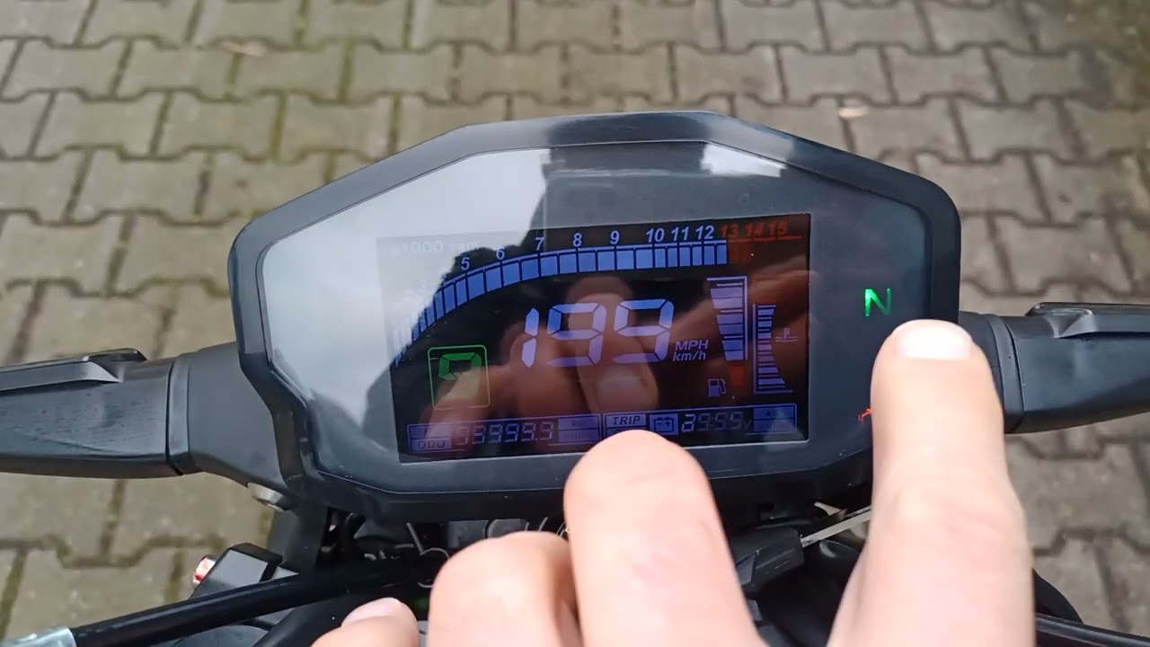 Junak 907 schwarz matt Baujahr 2025 rundum